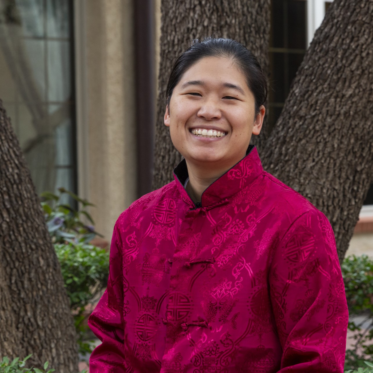 Dee Nguyen Headshot